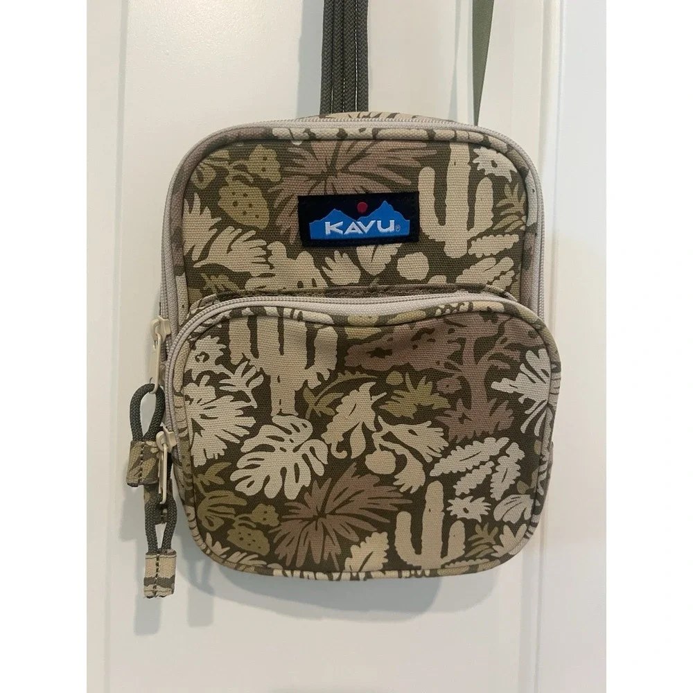 KAVU Desert Cactus Sling Sling Bag with Green Climbing Rope Strap NWOT Outdoor
